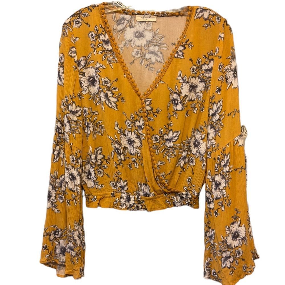 FreeBird 100% rayon long flare sleeves floral crop  crochet detail top size M